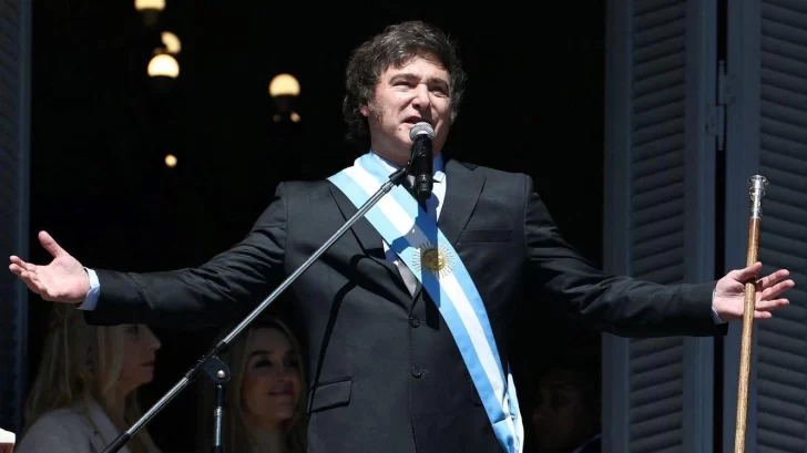 En qué consiste la polémica 'ley ómnibus' de Milei que se vota en el Congreso de Argentina y que ha desatado violentas protestas