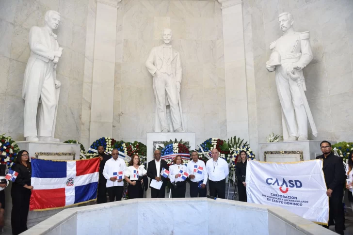 CAASD deposita ofrenda floral en conmemoración del 180 aniversario de la Independencia