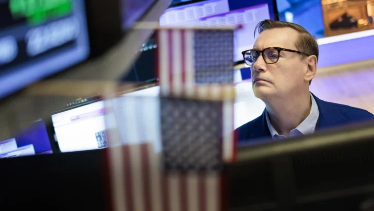 Wall Street cierra en rojo tras conocerse datos de empleo