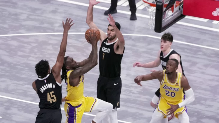 Los Suns asaltan Denver, Harden gana en 'Philly', los Lakers y los Rockets van en serio