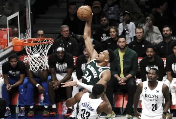 Giannis vuelve al quinteto de los Bucks y Jokic mete un triple-doble a los Knicks