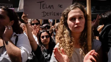 'Es un ataque a la libertad de expresión inédito en Argentina': el golpe para los periodistas de Télam tras clausurar el gobierno de Milei la agencia estatal de noticias más grande de América Latina