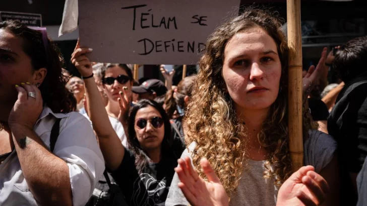 'Es un ataque a la libertad de expresión inédito en Argentina': el golpe para los periodistas de Télam tras clausurar el gobierno de Milei la agencia estatal de noticias más grande de América Latina