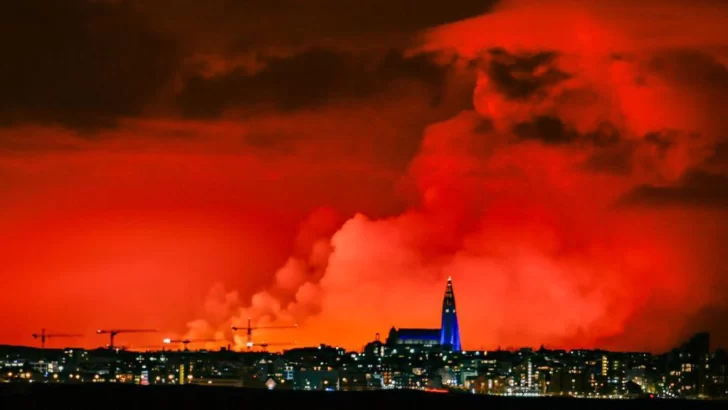 Declaran estado de emergencia en Islandia por la cuarta erupción de un volcán desde diciembre