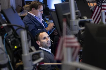 Wall Street cierra en rojo tras apagón virtual internacional