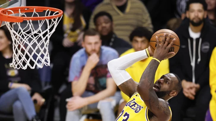 Los Lakers se deshacen y los Warriors se rearman
