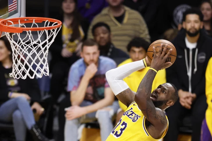 Los Lakers se deshacen y los Warriors se rearman