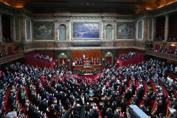 Es un hecho, Francia se convirtió en el primer país que protege el derecho al aborto en su Constitución