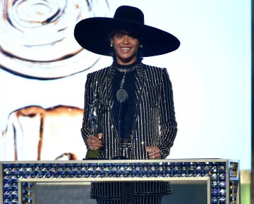 ¿El año de Beyoncé? La élite de la música llega a los Grammy