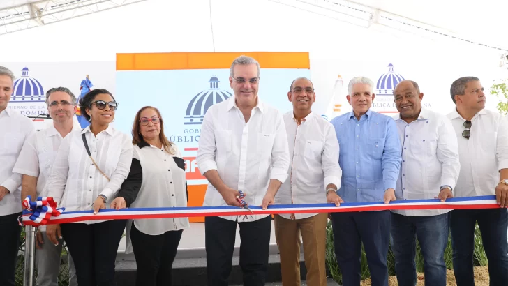 Abinader inaugura trabajos de repavimentación tramo autopista Navarrete/Montecristi
