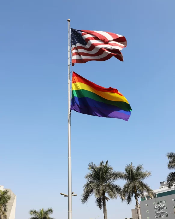 Congreso de EEUU marcha hacia la prohibición de la bandera del orgullo LGTBIQ en embajadas