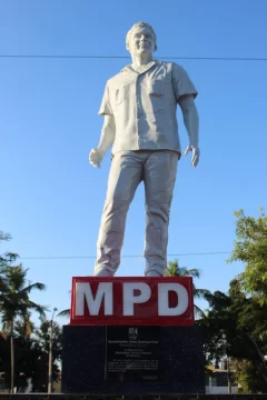 Desvelizan-estatua-monumental-de-Maximiliano-Gomez-en-SDE-1-485x728