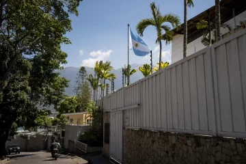 Opositores venezolanos en Embajada argentina de Caracas denuncian el 'asedio' de Maduro
