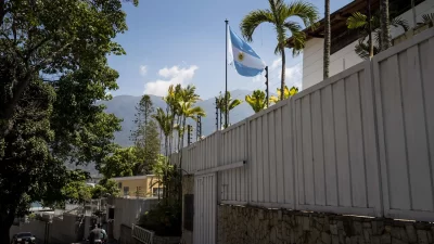 Opositores venezolanos en Embajada argentina de Caracas denuncian el 
