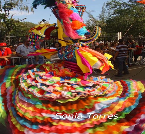 El-Robalechon-del-carnaval-de-Santiago.-Foto-Sonia-Torres