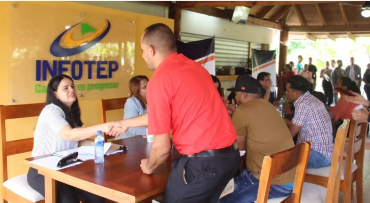 INFOTEP y Tecnocarprocs realizan feria de empleos en Villa Tapia