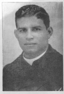 Foto-del-Padre-Oscar-Robles-Toledano-entonces-un-joven-sacerdote-JPG-496x728