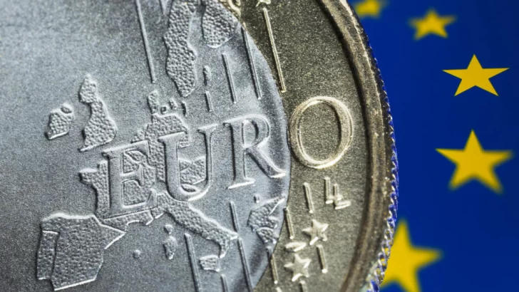 El euro sube hasta los 1,0943 dólares tras caer la producción industrial en la eurozona