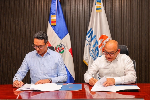 Firman convenio para la implementación de paradas de motociclistas