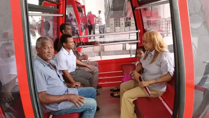 Teleférico de Santiago atrae a miles en su primer medio mes de servicio