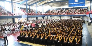 Universidad Católica Nordestana gradúa 295 profesionales y celebra 46 aniversario