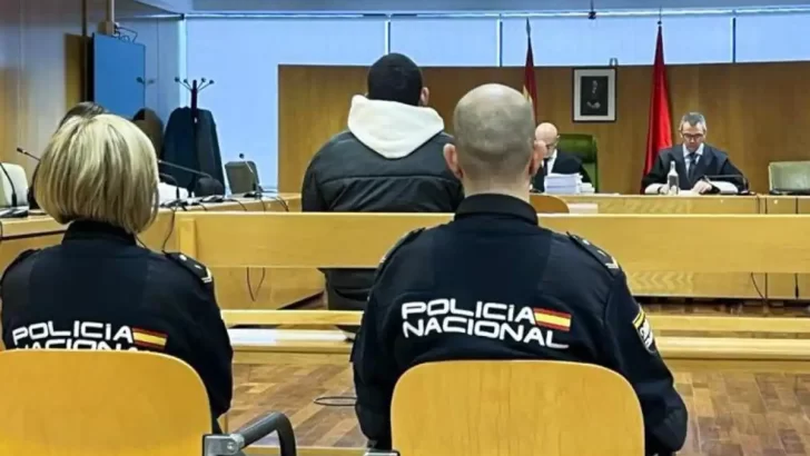 Un dominicano condenado a 22 años de cárcel en España por atacar a miembros de una banda