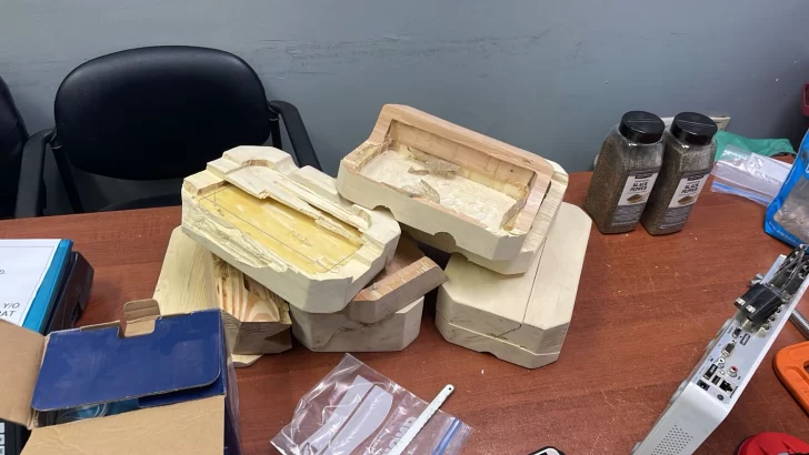 Hallan doce paquetes de cocaína camuflados en ceniceros