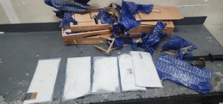 Antinarcóticos encuentra cocaína en cajas de tabacos
