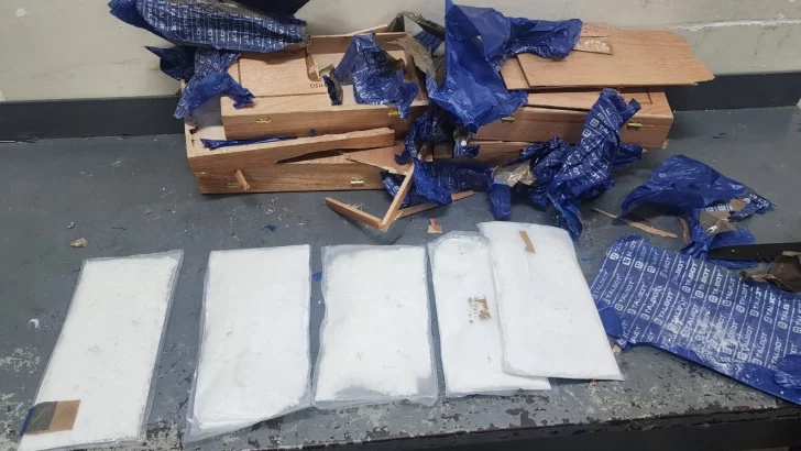 Antinarcóticos encuentra cocaína en cajas de tabacos