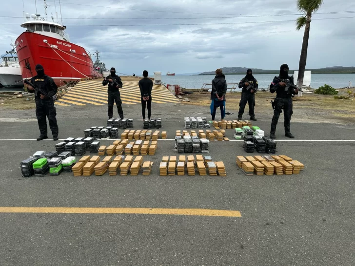 Arrestan a dos dominicanos con 754 paquetes cocaína