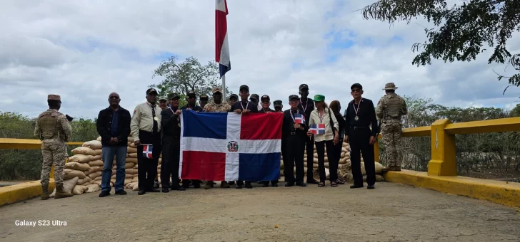 Veteranos constitucionalistas rinden homenaje a soldados en la frontera con Haití