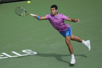 Alcaraz se mide a su verdugo húngaro sabiendo de eliminación de Djokovic