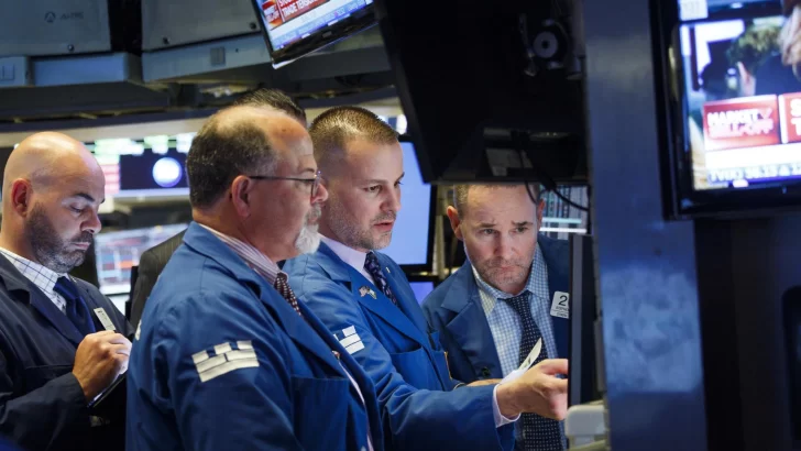 Wall Street anota otro triple récord, animado por la tecnología y la Fed