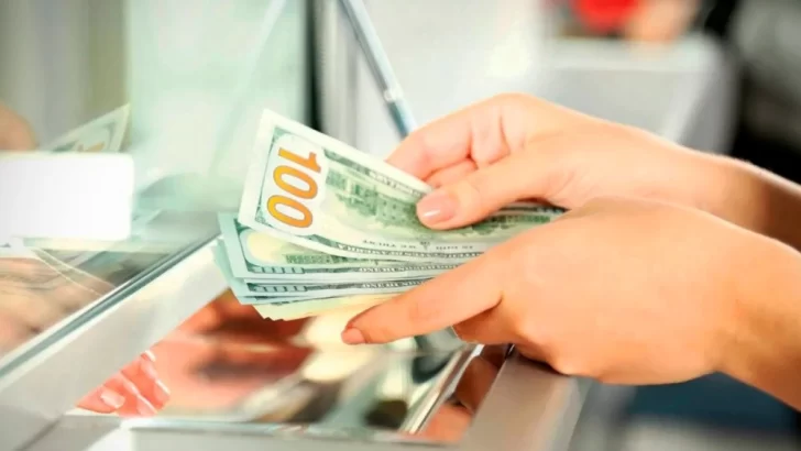 El dólar se cambia a 58.43 pesos dominicanos para la venta