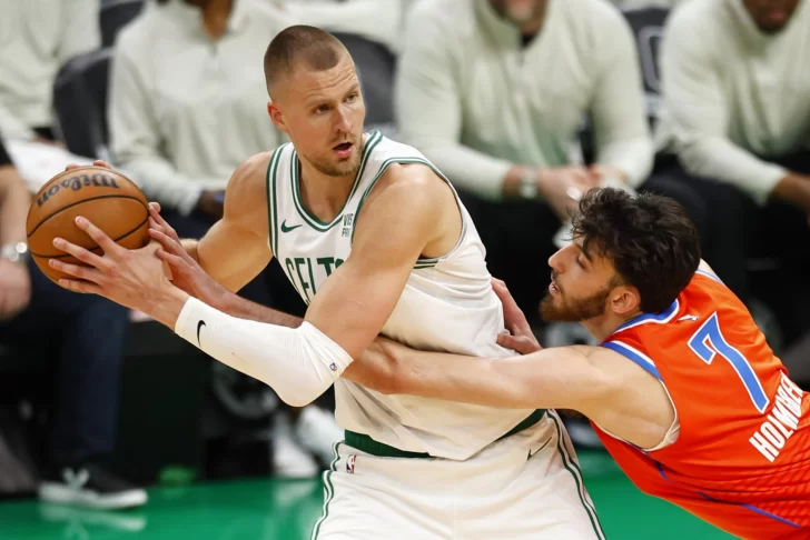 Los Celtics se aseguran el factor cancha y los Suns trepan al 'playoff'