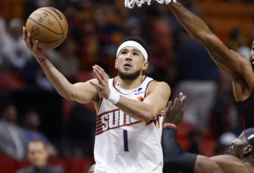 Devin Booker y Jaren Jackson Jr  destacan en jornada de solo seis partidos