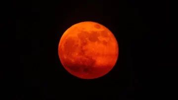 Qué hace que el tiempo en la Luna pase más rápido que en la Tierra (y por qué eso es ahora clave en la carrera espacial)