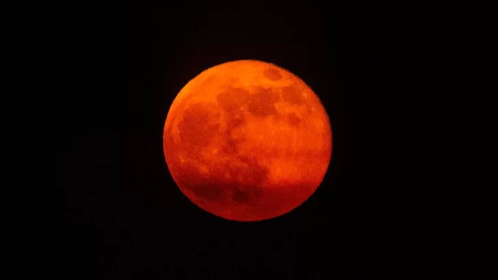 Qué hace que el tiempo en la Luna pase más rápido que en la Tierra (y por qué eso es ahora clave en la carrera espacial)
