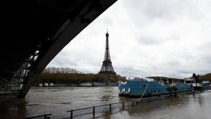 Alertan sobre el estado del agua del Sena, escenario de Juegos Olímpicos París 2024