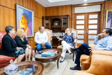 2024-04-10-ADOFIC-reconoce-a-la-PGR-Miriam-German_009