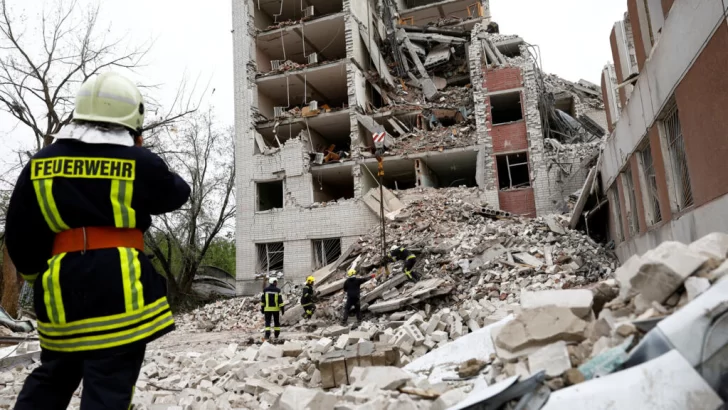 Un bombardeo ruso deja al menos 14 muertos en la ciudad ucraniana de Chernígov