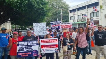 Afectados en operación Nido protestan frente a la Fiscalía del Distrito