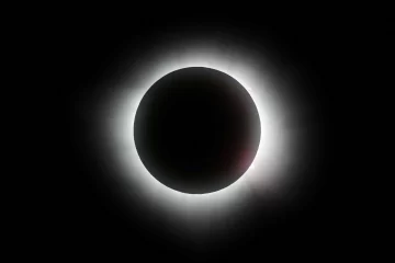 Las imágenes del impactante eclipse solar total en México y Estados Unidos