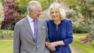 El rey Carlos regresa a la actividad pública tras mostrar avances en su tratamiento contra el cáncer