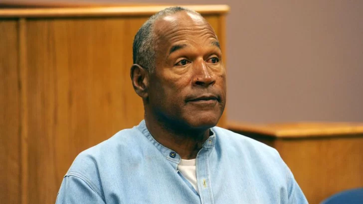 Muere O.J. Simpson: quién fue el jugador de fútbol que protagonizó el juicio del siglo por el asesinato de su esposa (y la persecución policial más mediática de EE.UU.)
