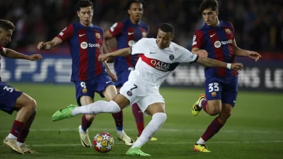 El PSG golea al Barcelona en España con goles de Dembélé y Mbappé
