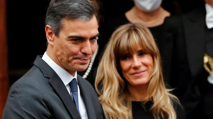 'Necesito parar y reflexionar': el presidente español, Pedro Sánchez, anuncia que se plantea dimitir tras iniciarse una investigación a su esposa