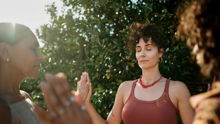 'No podemos vivir completamente en el presente': el filósofo que cuestiona el mindfulness y cómo propone cambiarlo