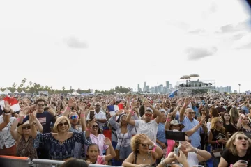 Dominicanos ponen a vibrar a Miami en 'Baila Conmigo Fest'