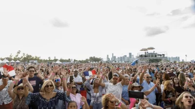 Dominicanos ponen a vibrar a Miami en 